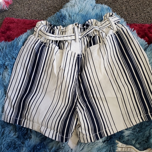 2 PAIRS OF STRIPED RUFFLE ELASTIC WAISTBAND SHORTS! - Picture 3 of 12